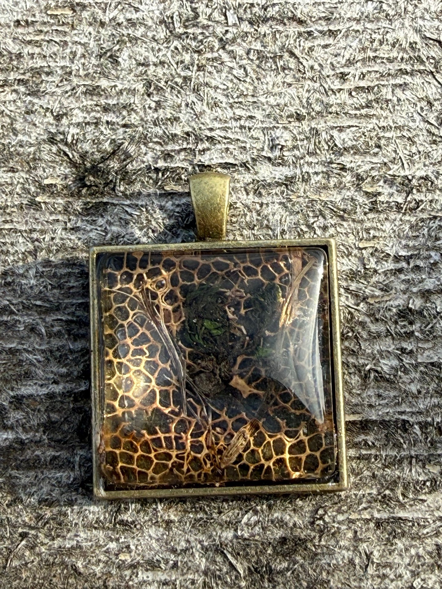 Mossy Cabochon Pendant